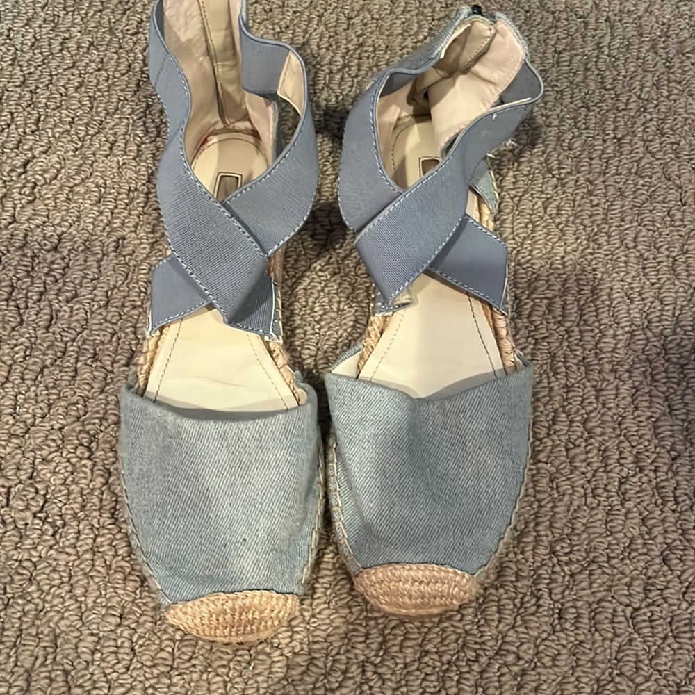 BCBG ESPADRILLES